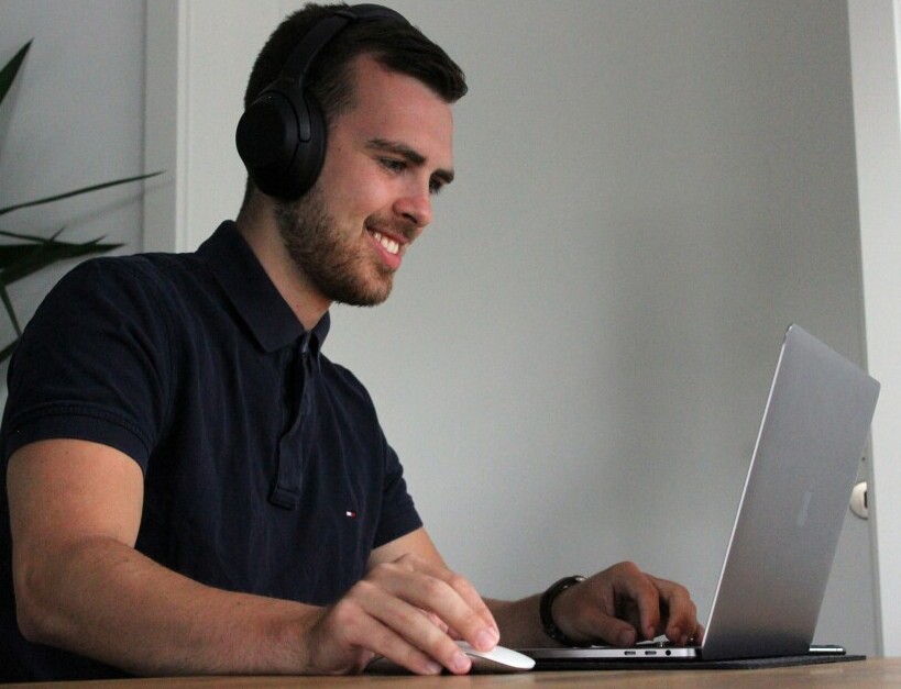 Online marketer working on his blogs.